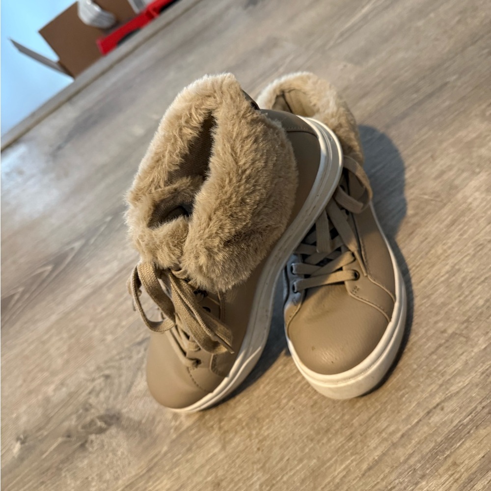 Koolaburra Tan Ankle Boots with Fur Trim